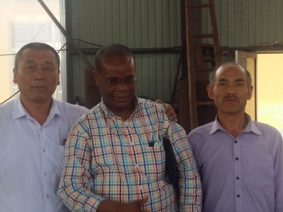 剛果客戶來廠選購沙金礦提取設(shè)備